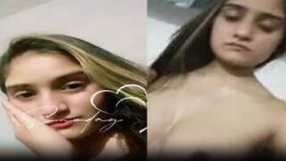 Pakistani ladki nude selfie before bathing